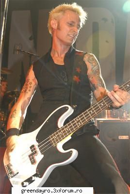 Mike Dirnt! - electro - Poze Green Day